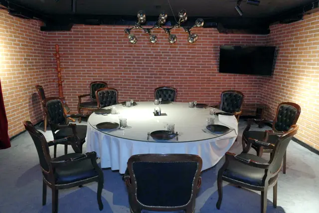 Mayli Restobar — VIP «Qizil»