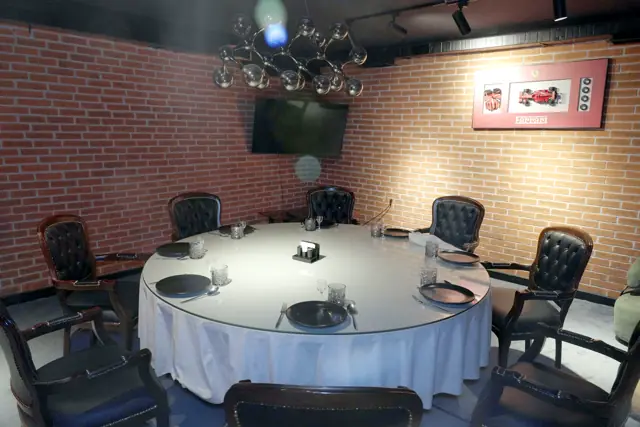 Mayli Restobar — VIP "Red"