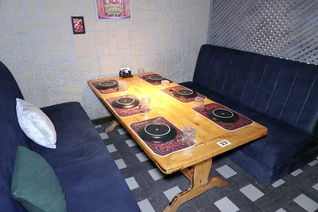 Mayli Restobar — Halls