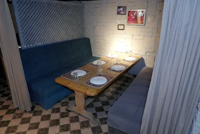 Mayli Restobar — Halls
