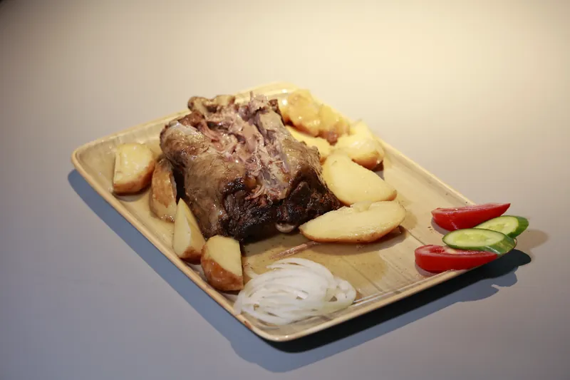 Qozon kabob (bo'yin go'shti)