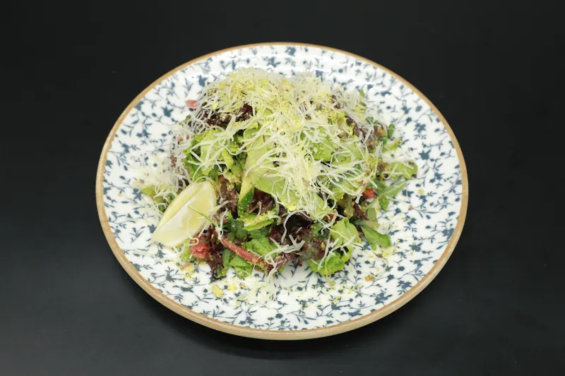Issiq salat, mol go'shti bilan