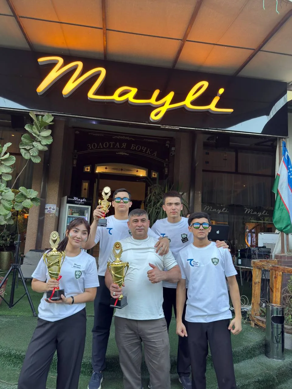 Mayli Restobar'da futbol bayrami